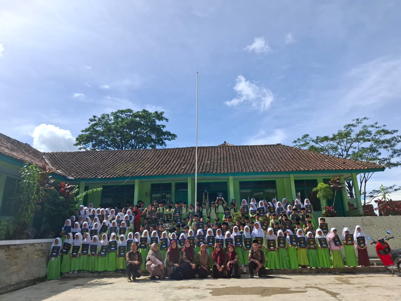 MI Darul Huda Al Hasanah